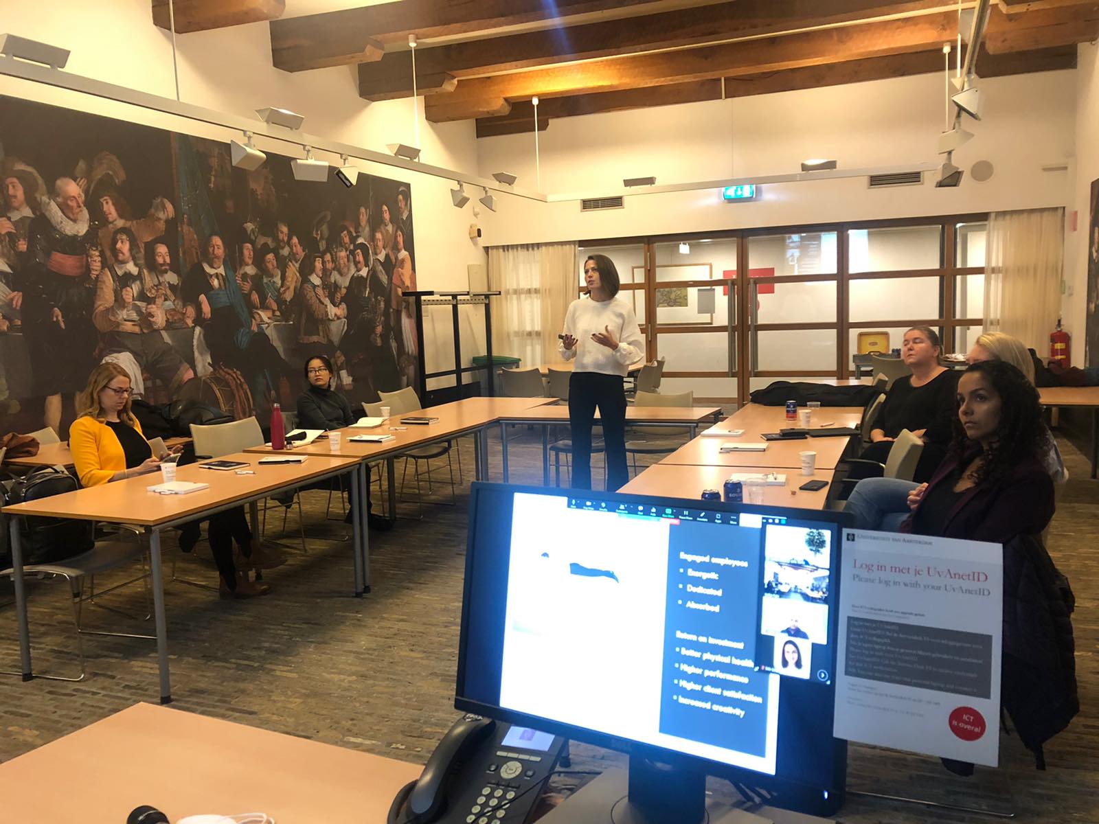 Lecturer in front of the audience.
